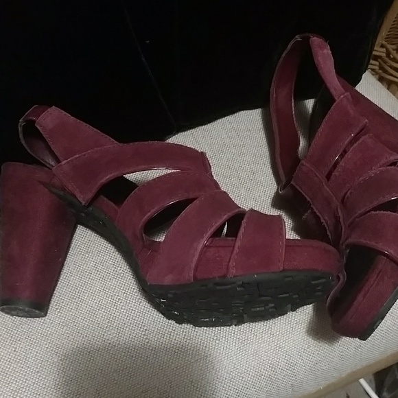 Gianni Bini Shoes - Gianni Bini Maroon suede red hot shoes!